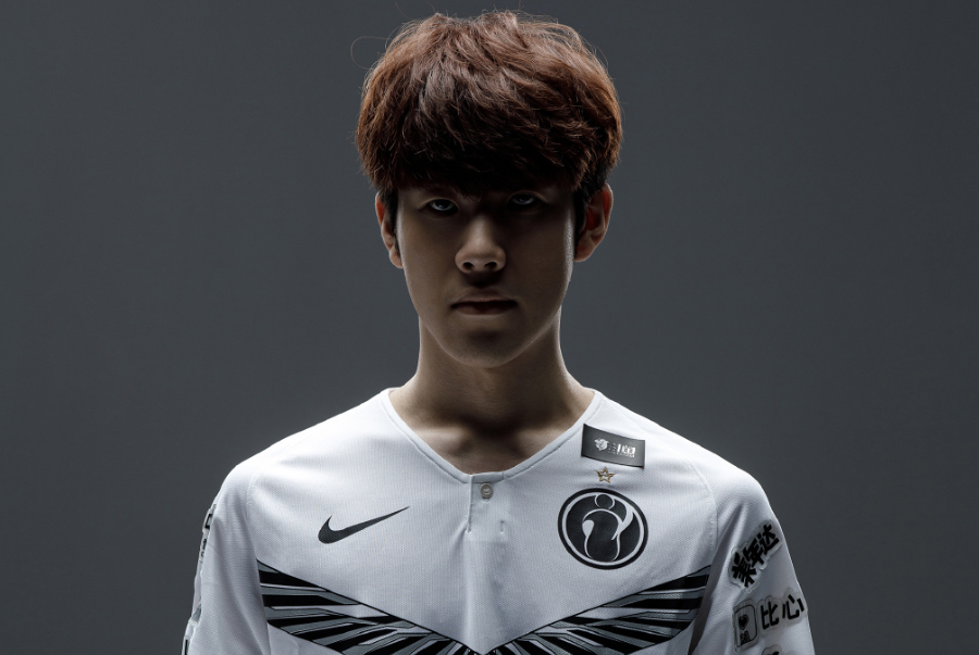 举报者： FunPlus Phoenix 中路选手 Care ，打野想找 naiyou 或 Monki ，上路选手想要 sheer