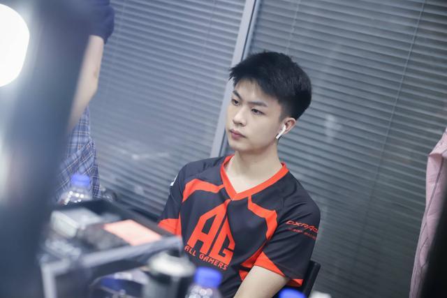 HLTV奖项：年度最佳得分选手 - b1t