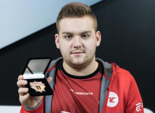 M0NESY 使用作弊对抗主播 — 事情是如何发生的