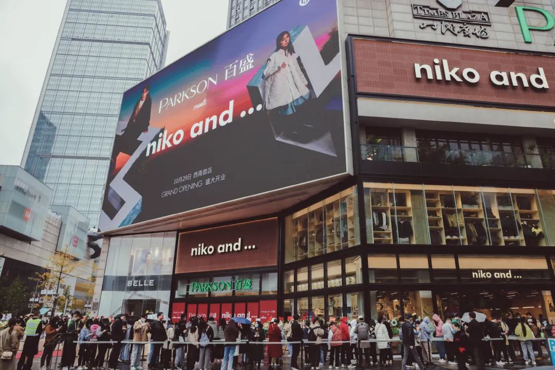 huNter-：我很幸运能遇到 SAW 作为IGL。 Donk 并不是Team Spirit的全部